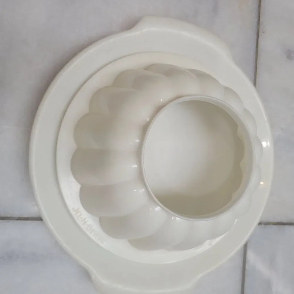 Vintage Tupperware Jel-N-Serve White Plastic Jello Mold w/ 4 Design Plates